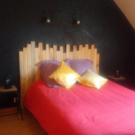 Bed and Breakfast Les Petites Brosses Montbizot Exterior foto